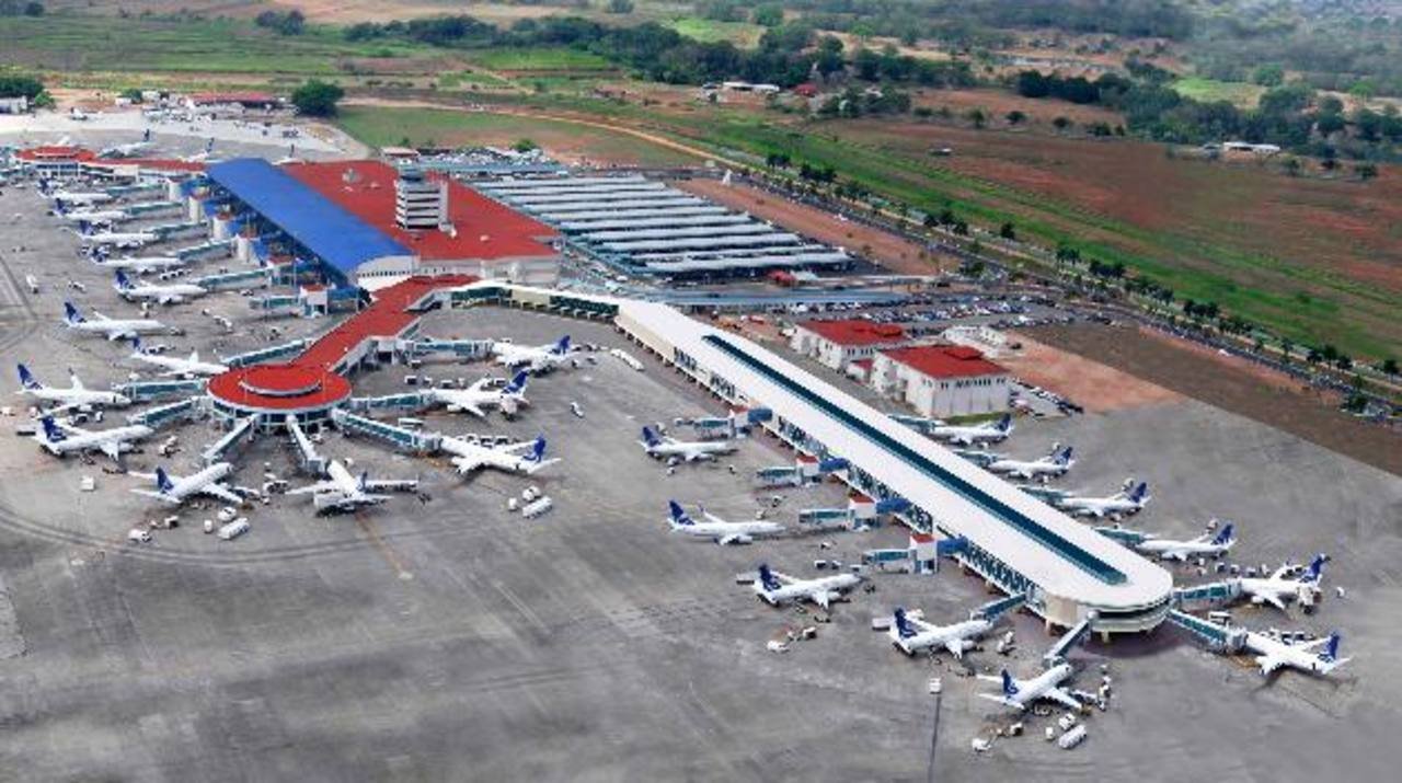 Opinión de Carls Jr. PTY Aeropuerto Tocumen: ¿Vale la pena? Menú y servicio